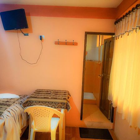 Hostal Luz Yhobimar Копакабана Экстерьер фото