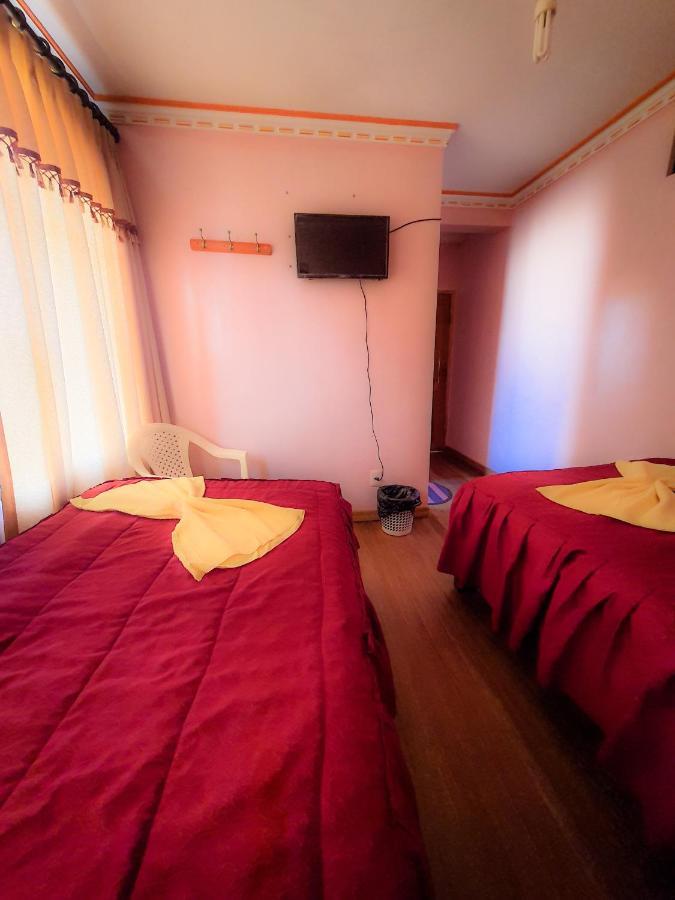 Hostal Luz Yhobimar Копакабана Экстерьер фото