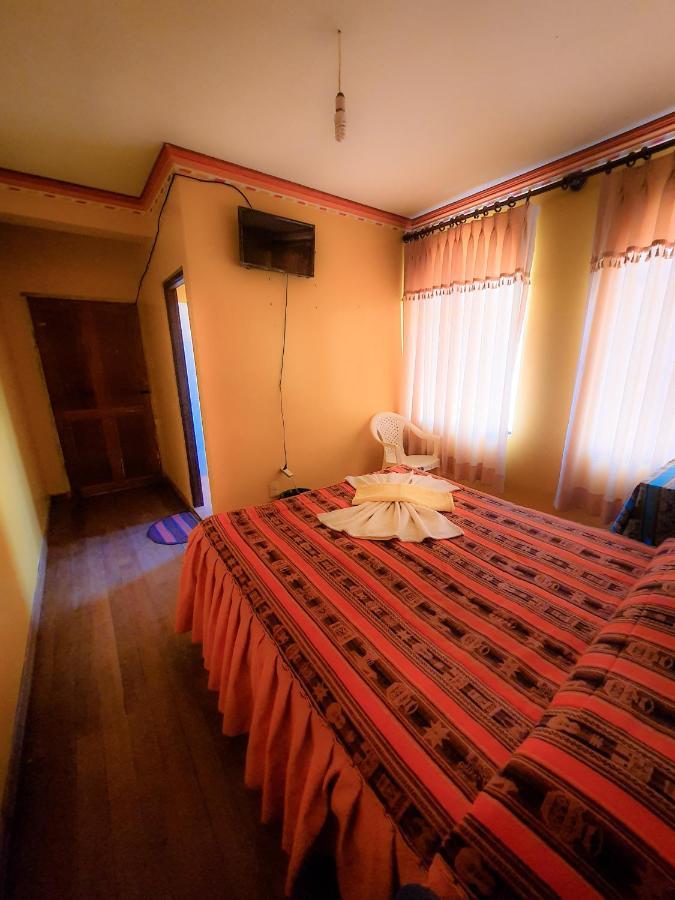 Hostal Luz Yhobimar Копакабана Экстерьер фото