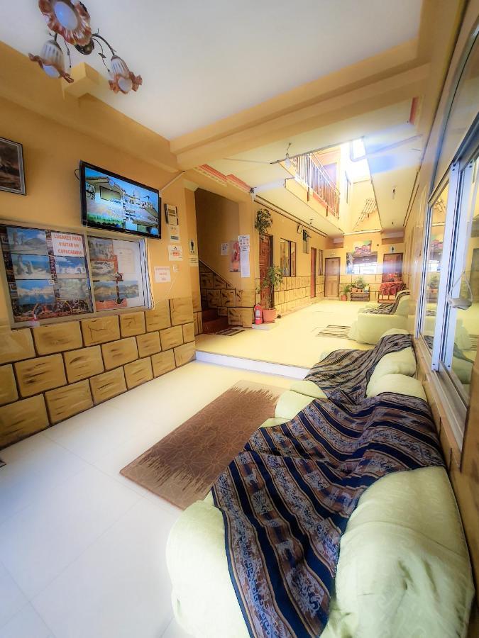 Hostal Luz Yhobimar Копакабана Экстерьер фото