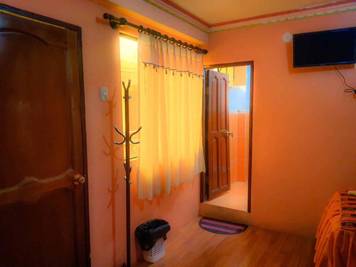 Hostal Luz Yhobimar Копакабана Экстерьер фото