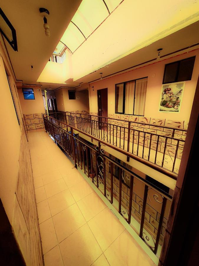 Hostal Luz Yhobimar Копакабана Экстерьер фото