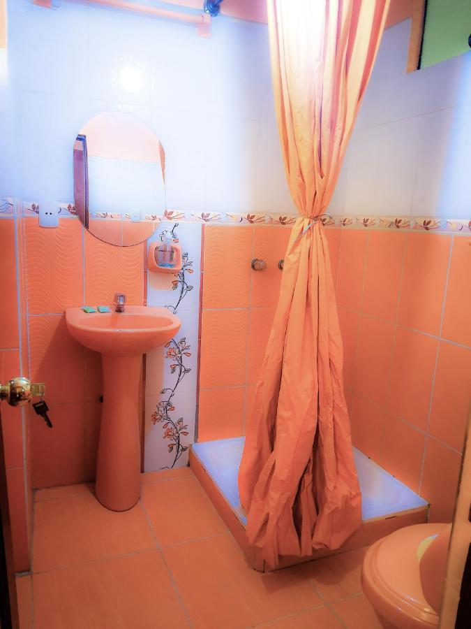 Hostal Luz Yhobimar Копакабана Экстерьер фото