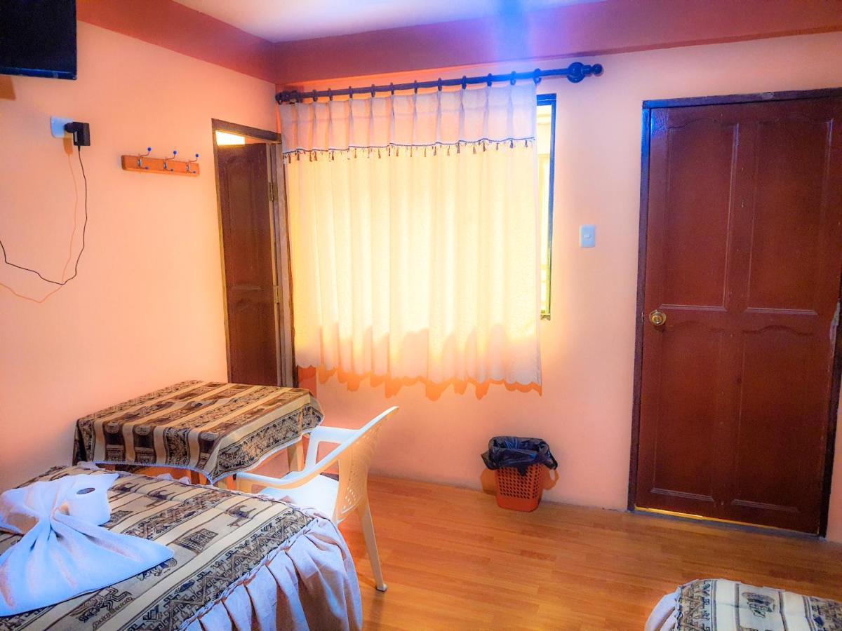 Hostal Luz Yhobimar Копакабана Экстерьер фото