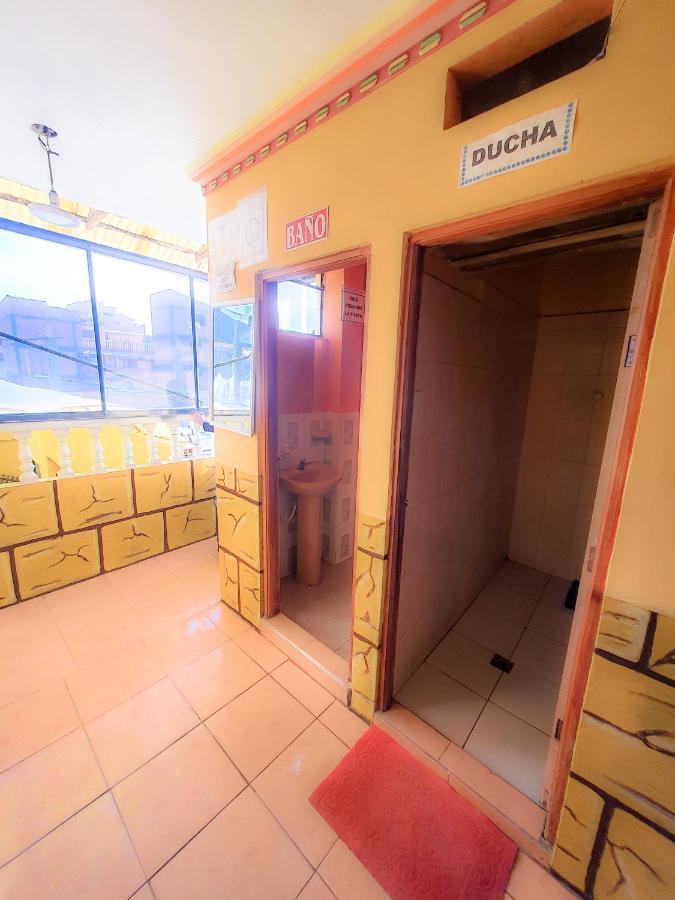 Hostal Luz Yhobimar Копакабана Экстерьер фото