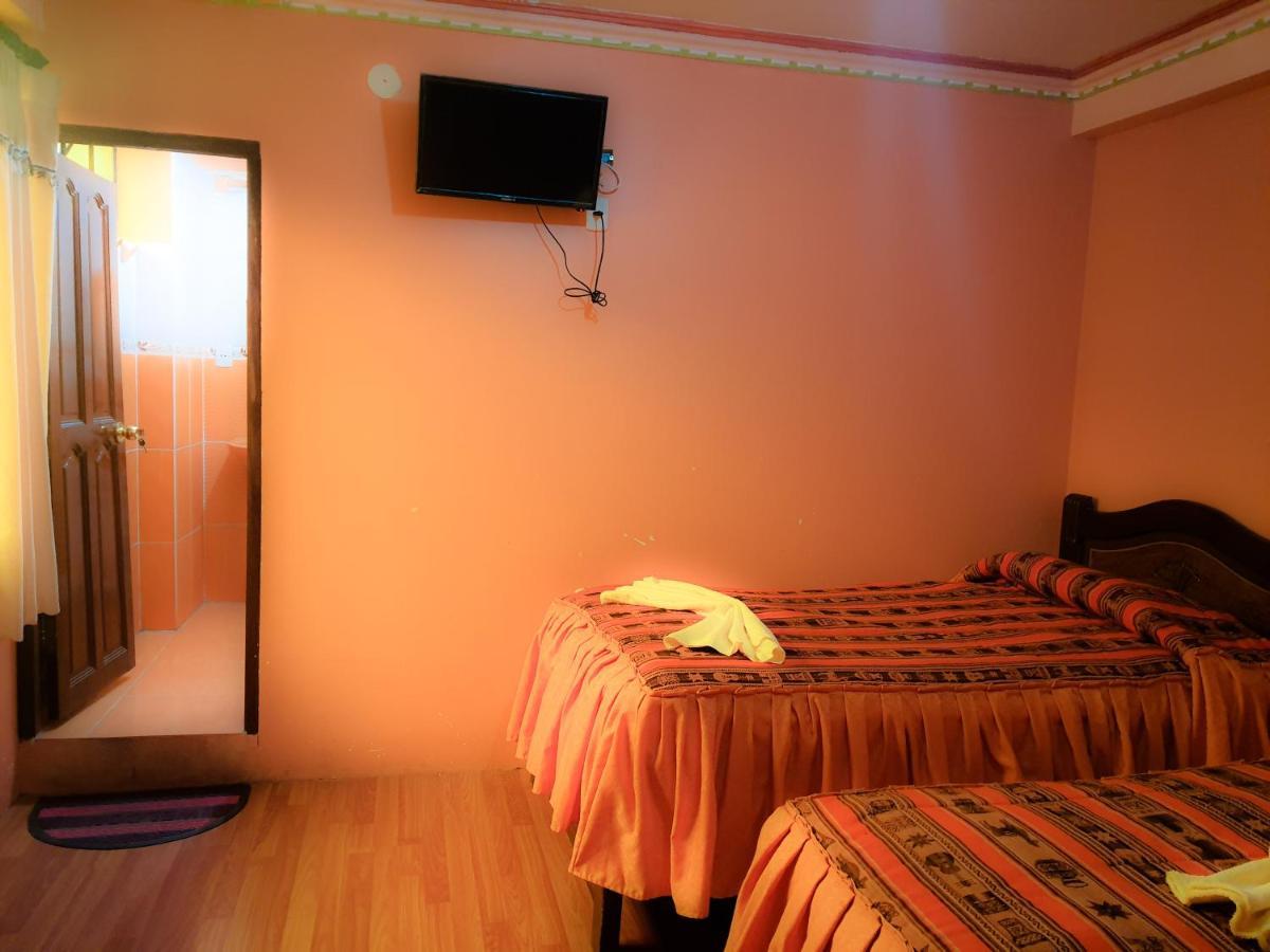 Hostal Luz Yhobimar Копакабана Экстерьер фото