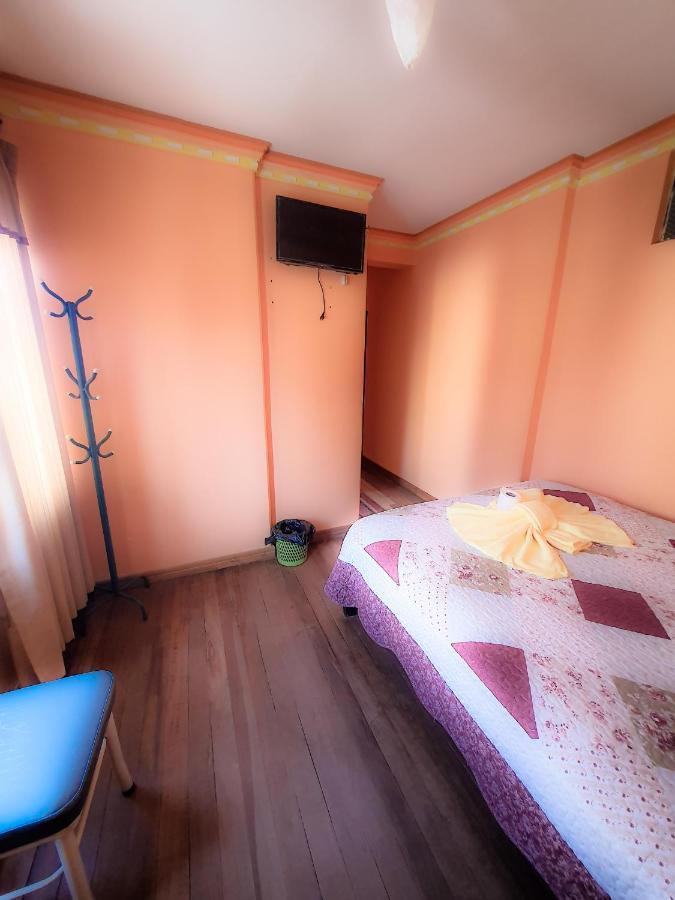 Hostal Luz Yhobimar Копакабана Экстерьер фото